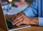 Работа на пенсии: как получать зарплату и не потерять положенные доплаты